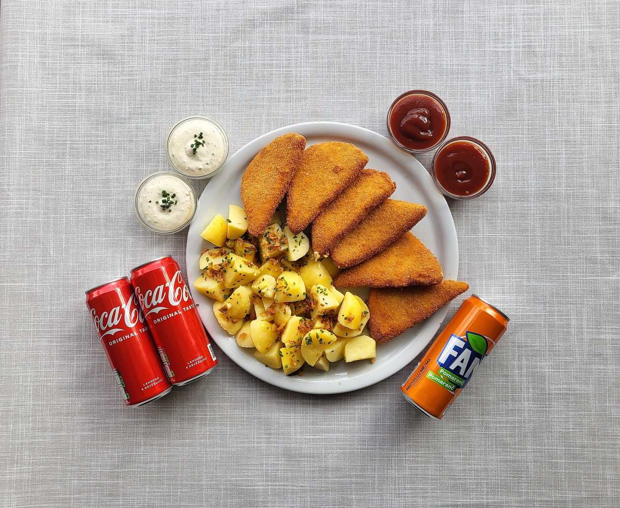500g Smažený Sýr + 600g Vařený Brambor, Okurky, 2x Tatarka, 2x Kečup, 2x Coca-Cola, 1x Fanta