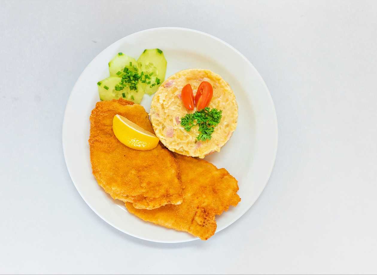 Kuřecí Řízek, Domácí Bramborový Salát, Citron