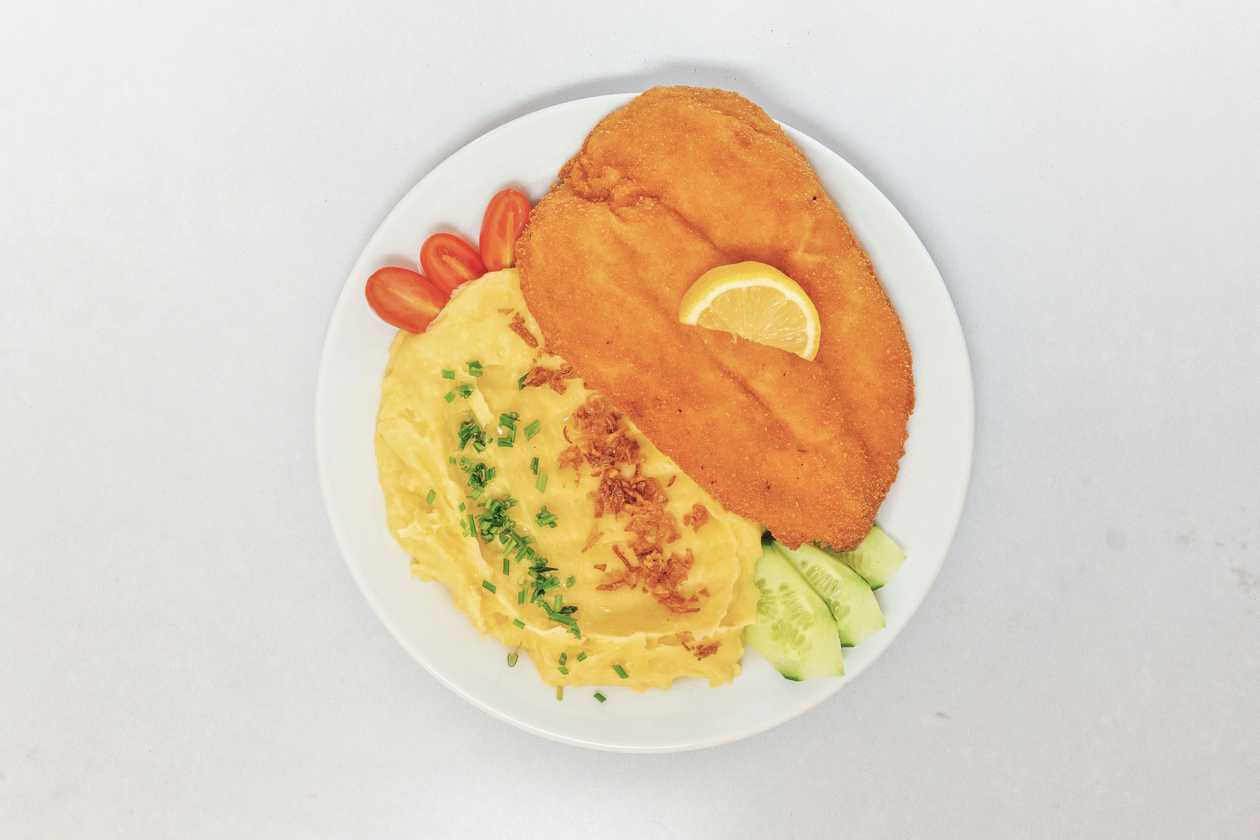 Krkovice Řízek, Bramborová Kaše, Máslo, Cibulka, Okurka