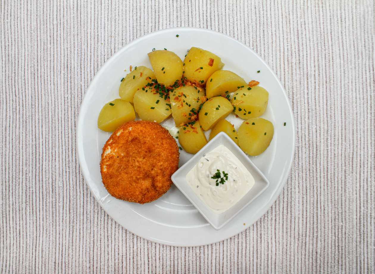 Smažený Hermelín, Vařený Brambor, Máslo, Cibulka Tatarka