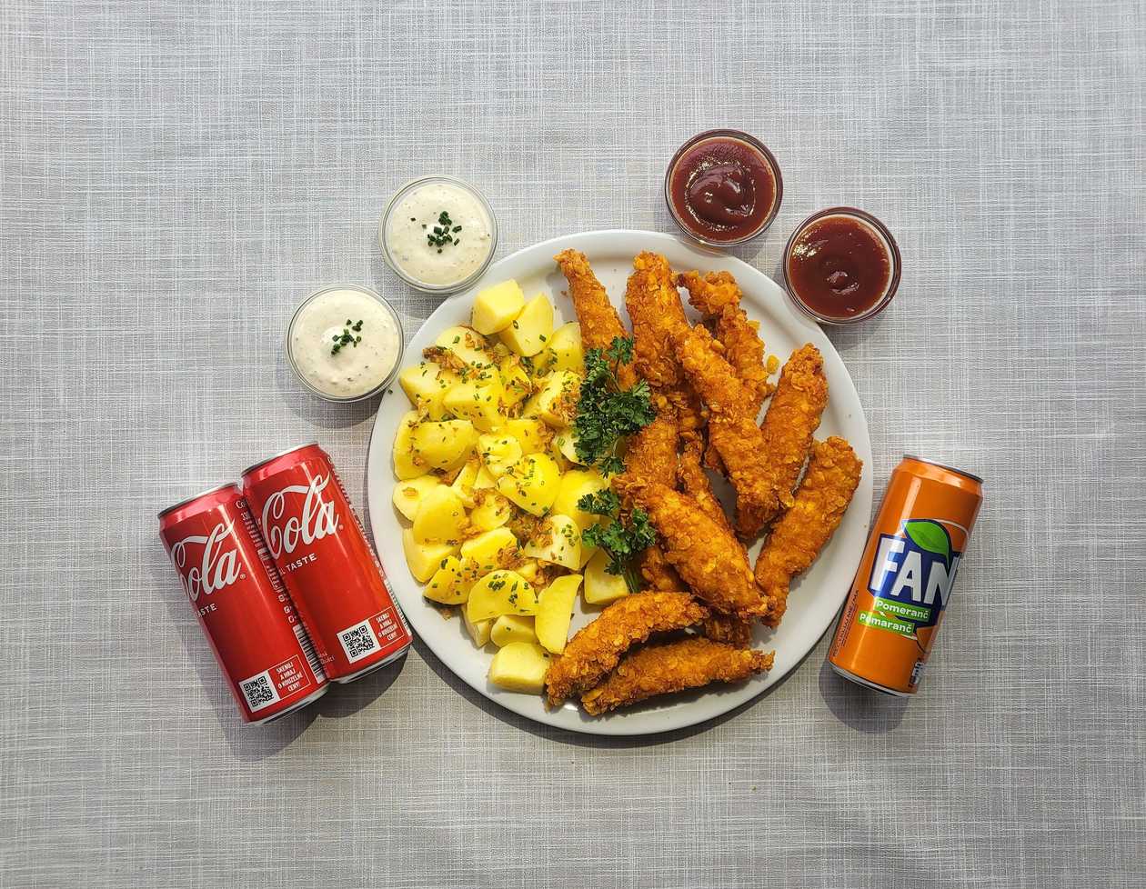 500g Kuřecí Stripsy + 600g Bramborová Kaše, Okurky, Máslo, Cibulka, 2x Tatarka, 2x Kečup, 2x Coca-Cola, 1x Fanta