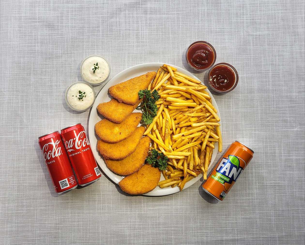 500g Smažený Sýr + 500g Hranolky, 2x Tatarka, 2x Kečup, 2x Coca-Cola, 1x Fanta