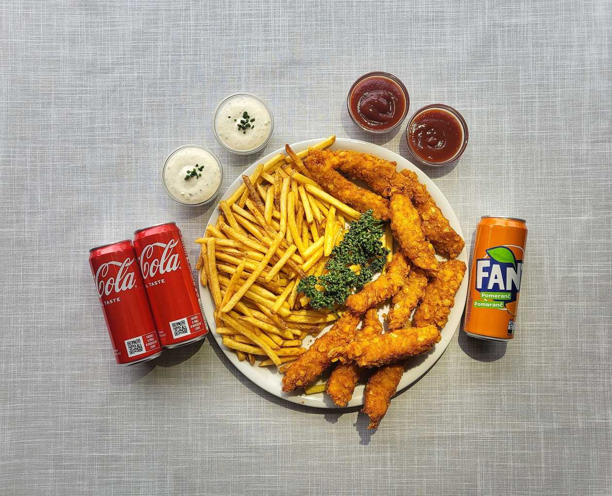 500g Kuřecí Stripsy + 500g Hranolky, 2x Tatarka, 2x Kečup, 2x Coca-Cola, 1x Fanta