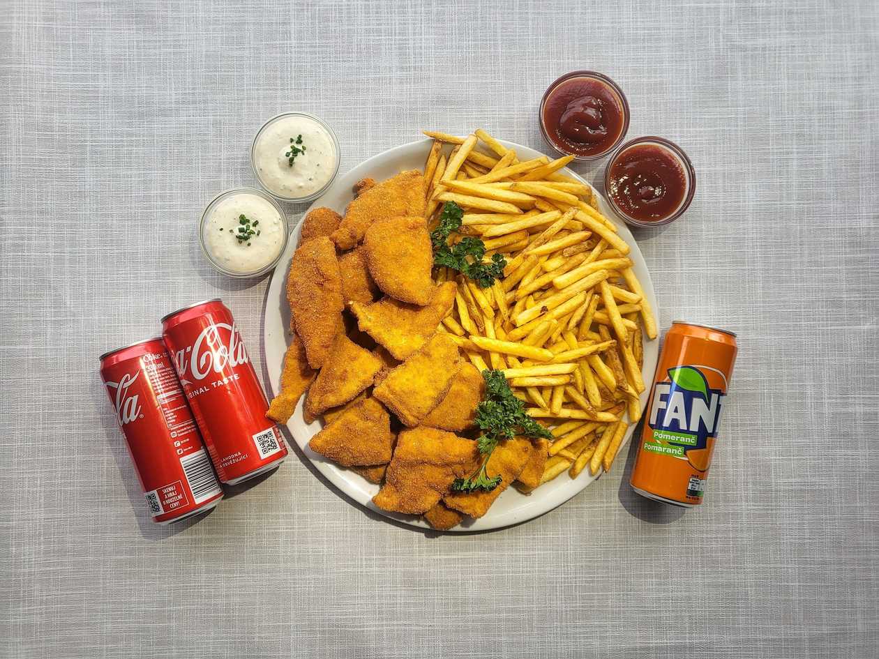 500g Krůtí Řízky + 500g Hranolky, Citron, Okurky, 2x Tatarka, 2x Kečup, 2x Coca-Cola, 1x Fanta