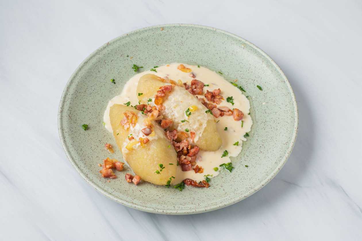 Grated potato dumplings with crackling sauce