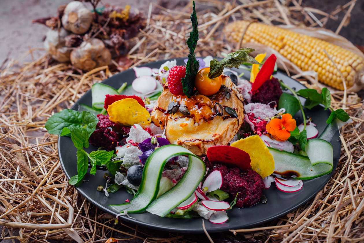 Grilled goat cheese salad with oven apple, citrus and pumpkin seeds