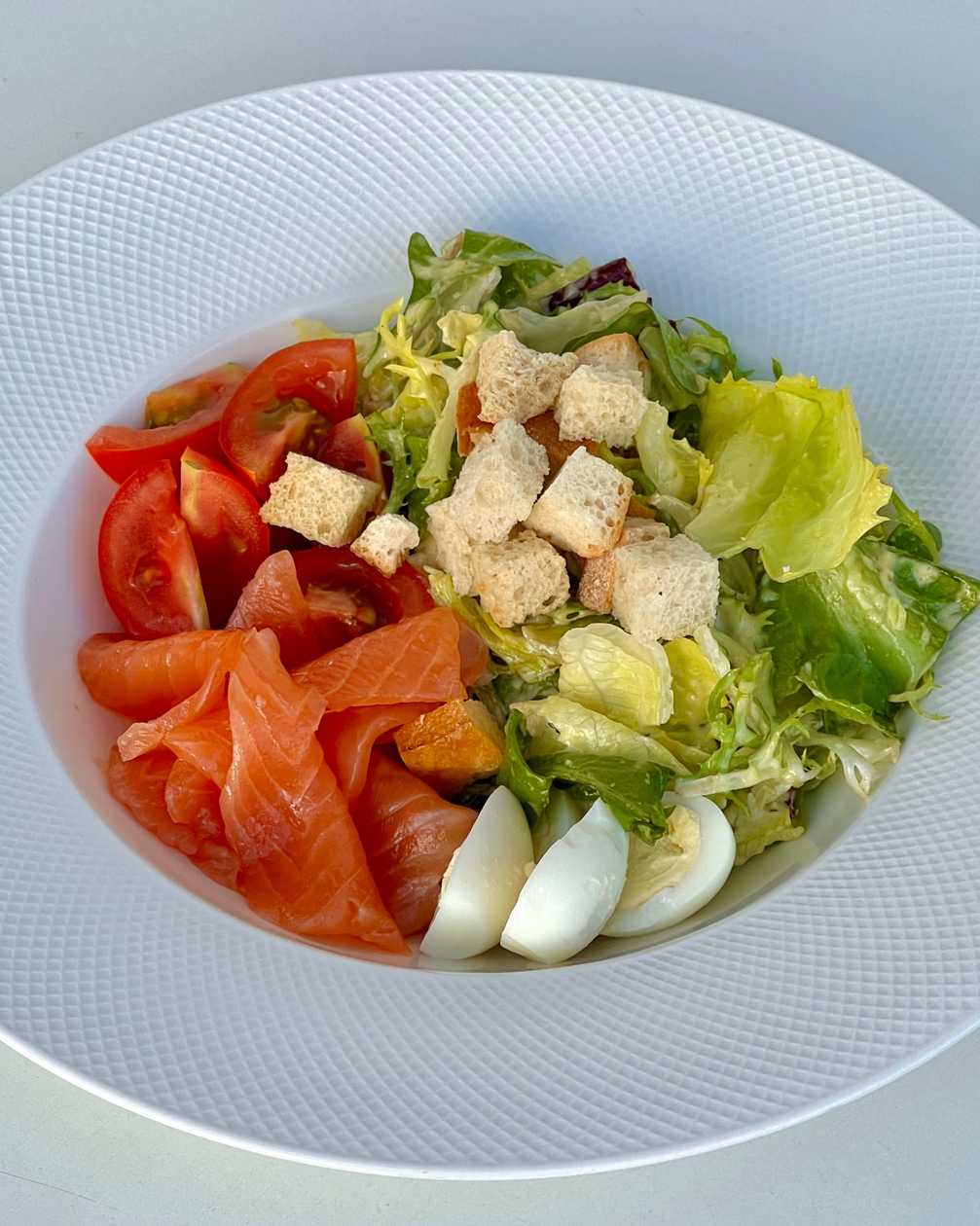 Салат Цезар із лососем