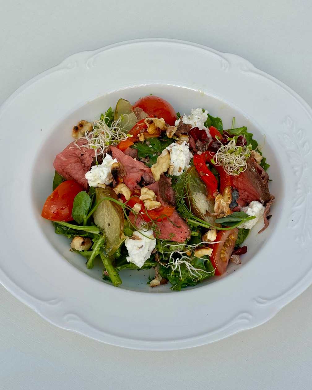 Салат з ростбіфом та грушею