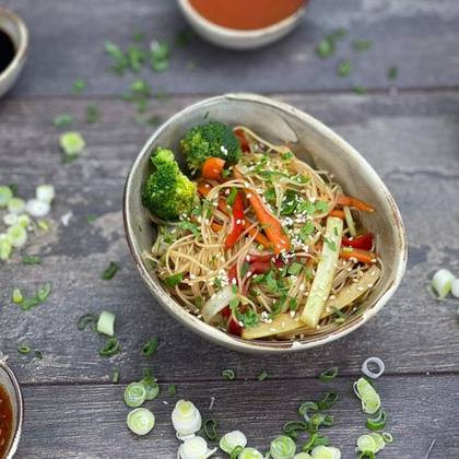Noodles cu legume