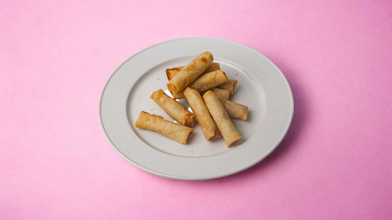 Vegetable rolls with sweet chilli sauce (10 pcs.)