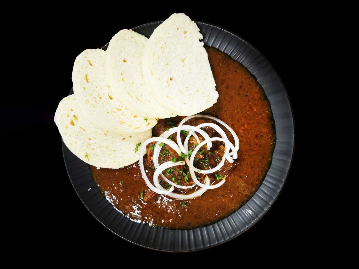 Beef stew with bun dumpling and onion 150g