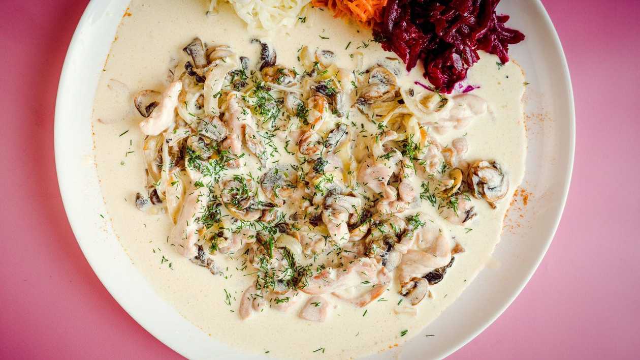 Chicken with mushroom sauce