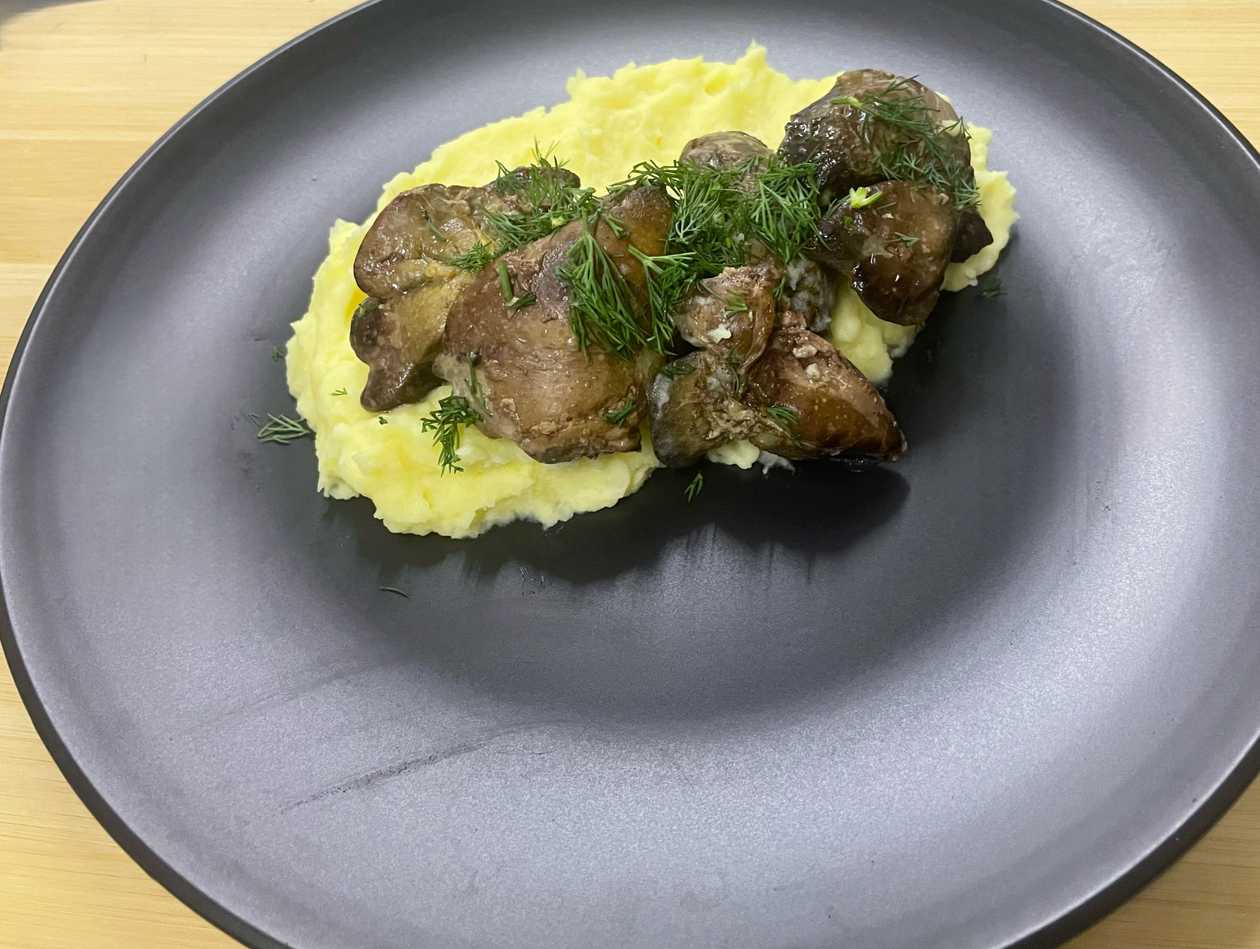 Oven cooked chicken livers with garlic meal