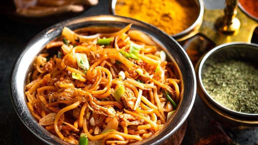 Chicken Chilly Garlic Noodles Singapur Style