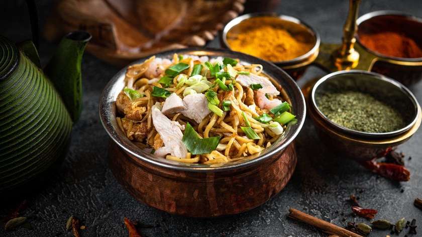 Egg Noodles with Egg/Vegetables/Chicken & Shrimps