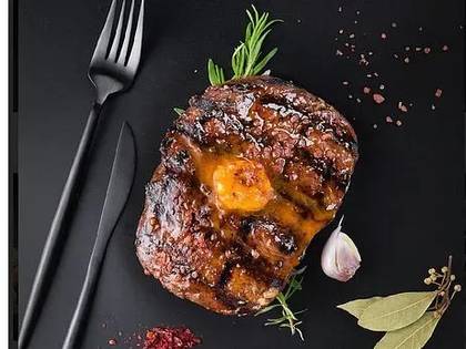 Стейк Стріплоїн (New-York, Striploin) з маслом кафе де парі