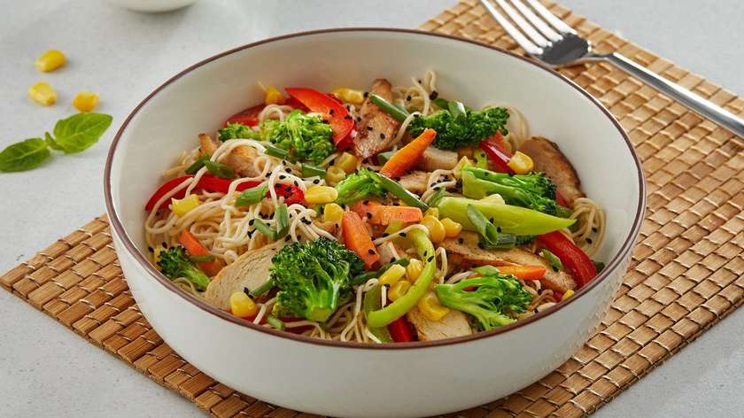 Noodles Toyuqlu