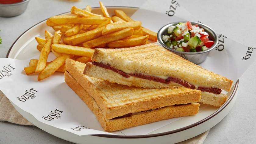 Sucuklu tost