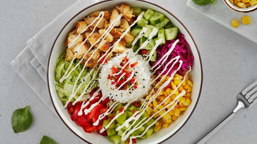 Sezar souslu Toyuq Bowl