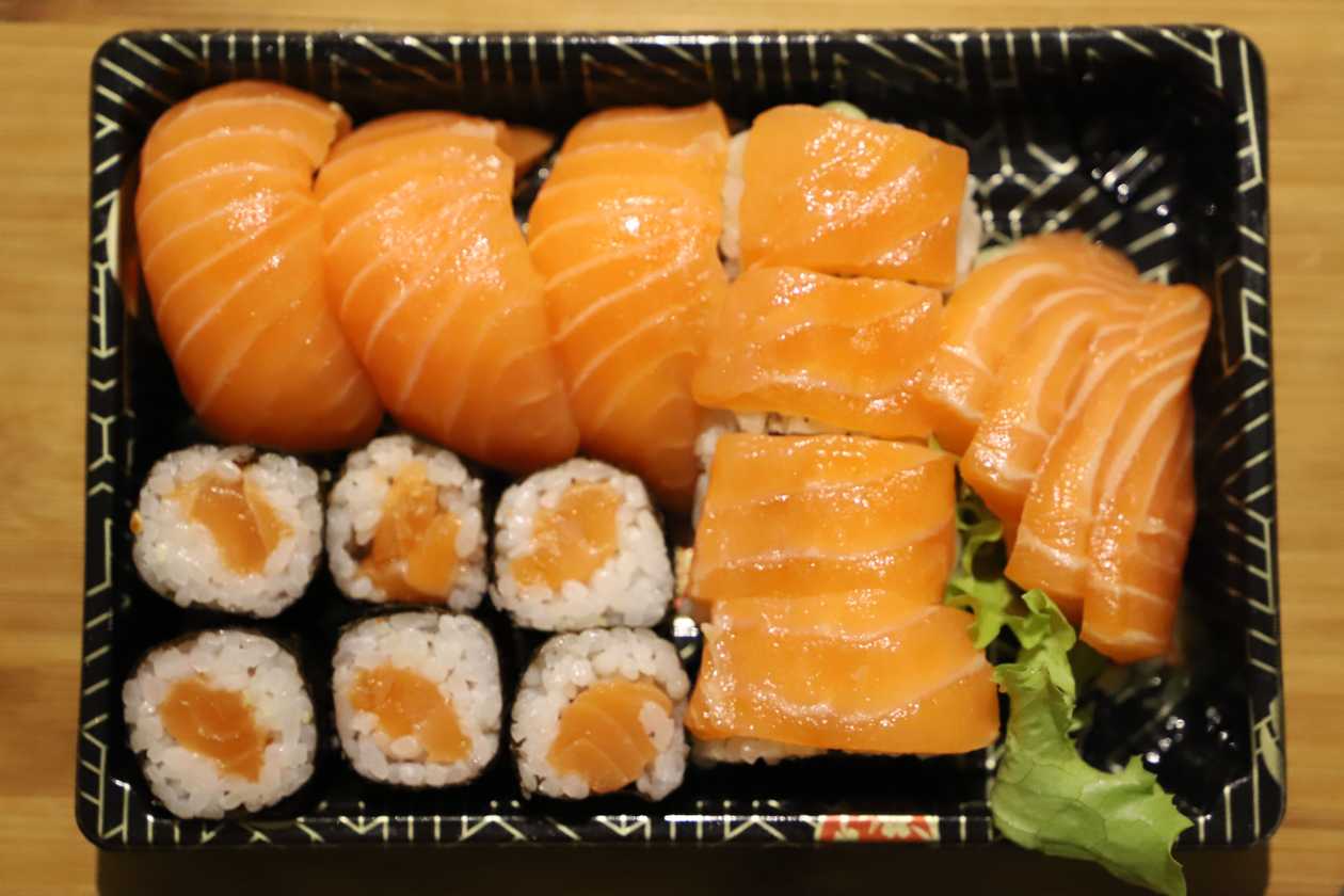 U47 SUSHI MISTO COM SALMAO