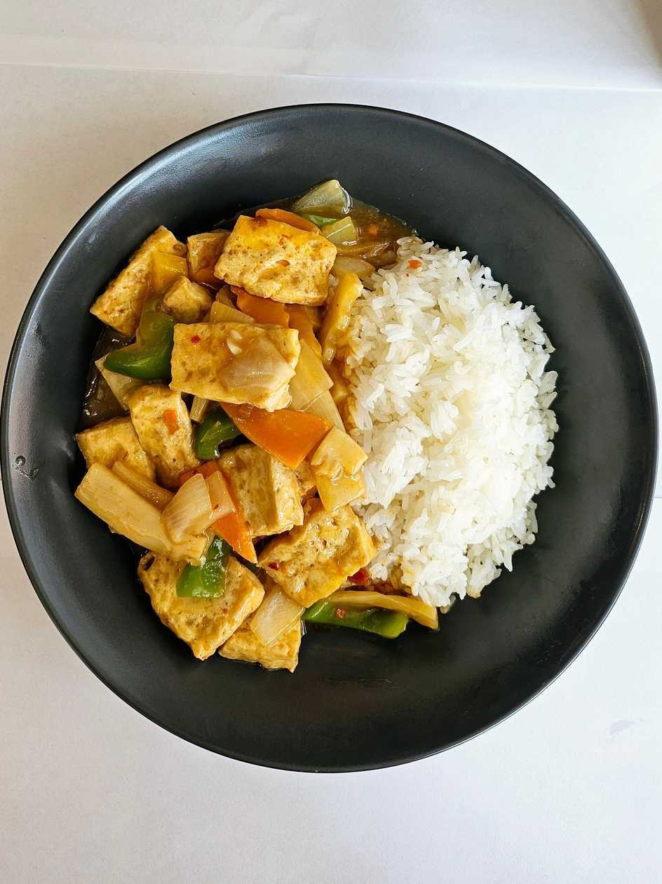 M51. Tofu po thajsku s rýží