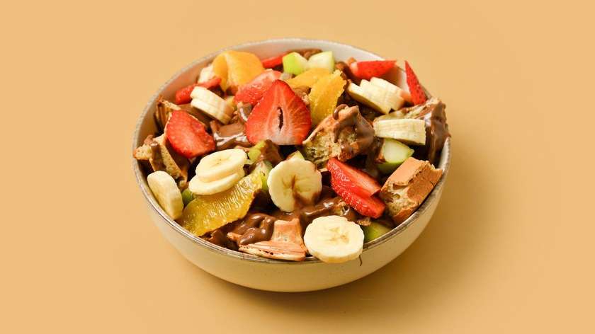36. Praline Chocolate, Fresh Fruits, Vanilla Ice Cream Waffle