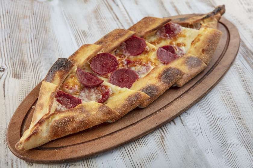 Sucuklu Pide