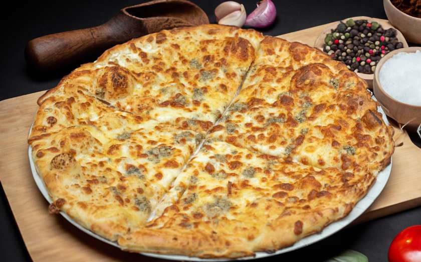 Pizza quattro formaggi