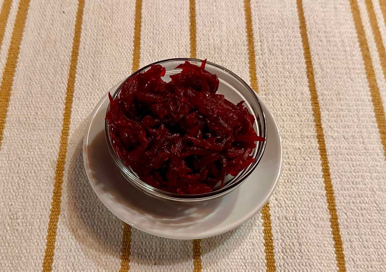 Cviklový šalát z varenej červenej repy