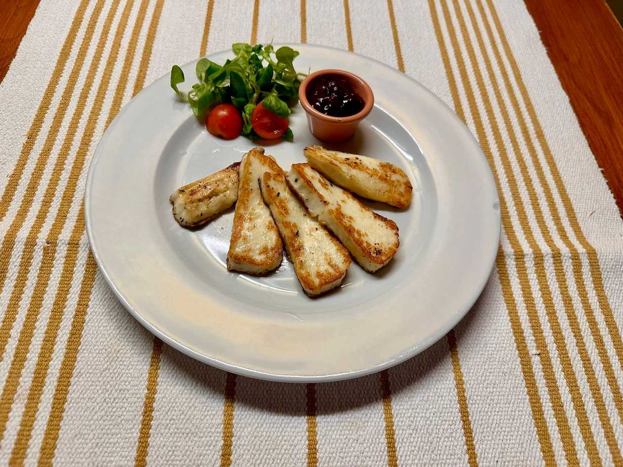 Grilovaný Halloumi s brusnicami