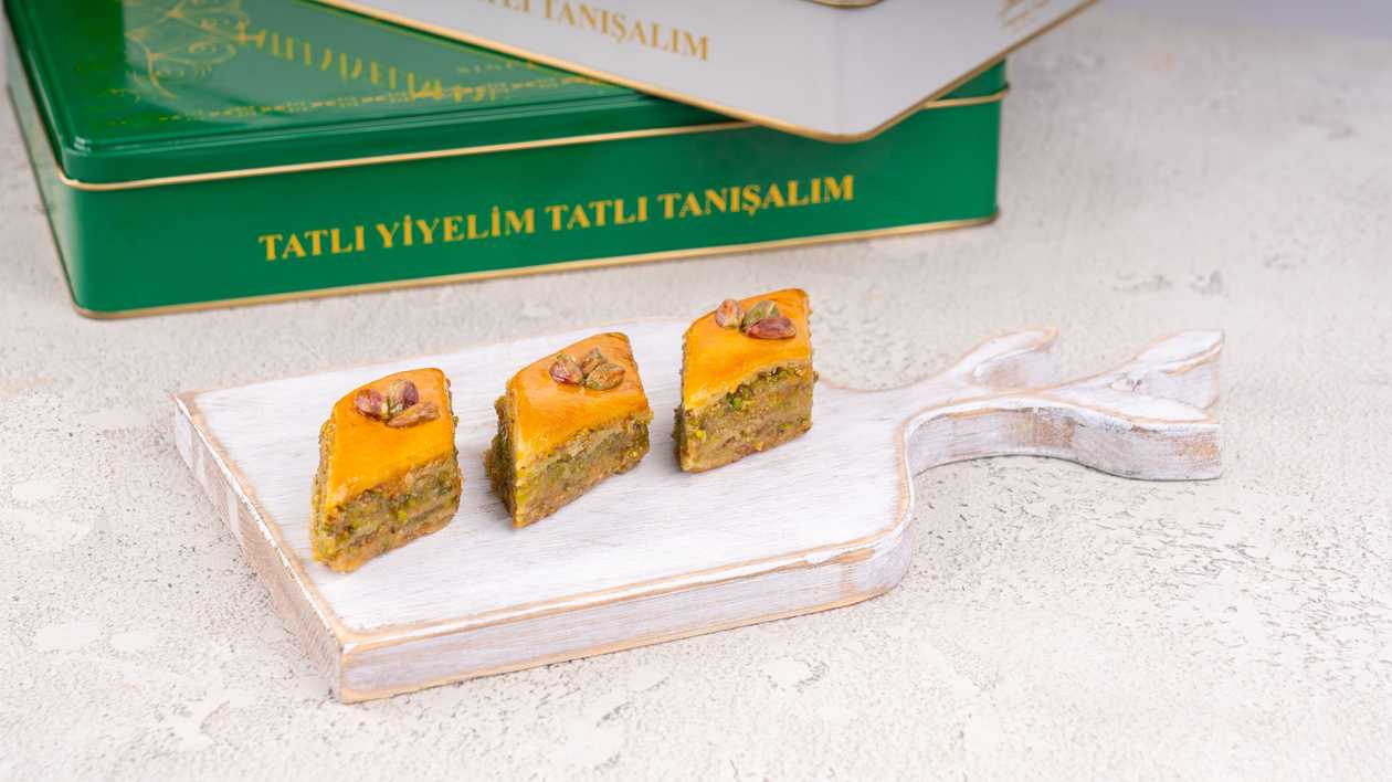 Pakhlava with Pistachios (3 pieces)