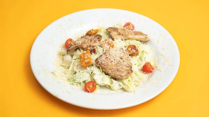 Sezar Salat Toyuq ilə