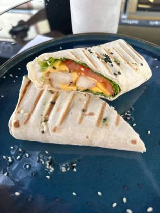 Рол із червоною рибою