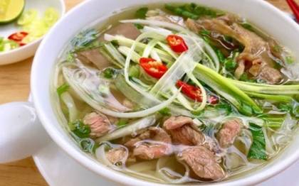 Small PHO soup with steamed beef (soy noodles)