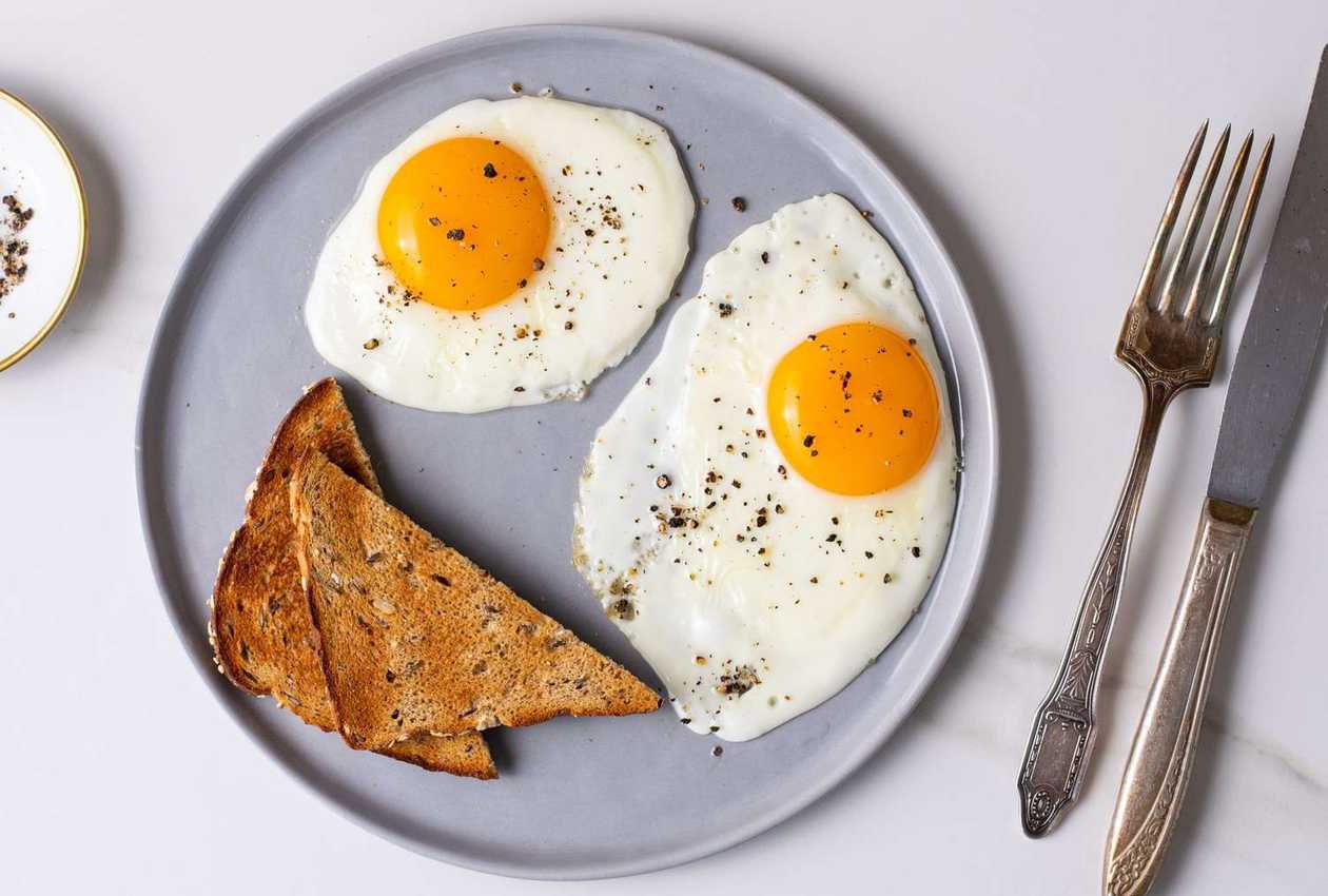 Fried Eggs with Toast