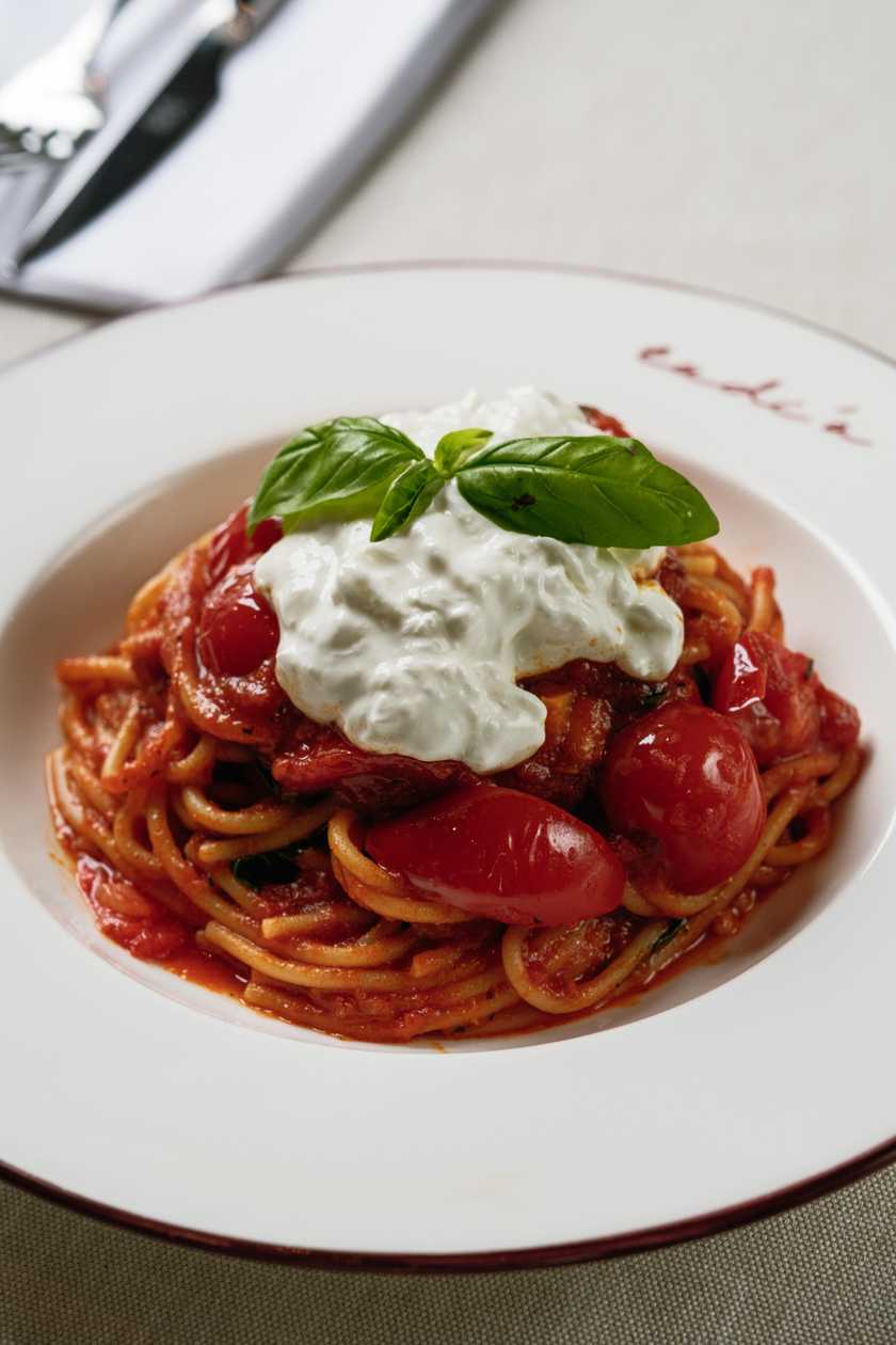 SPAGHETTI AL POMODORINI, BURRATA E BASILICO