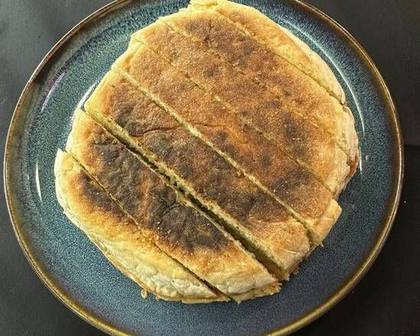 Caco Cake with Garlic Butter