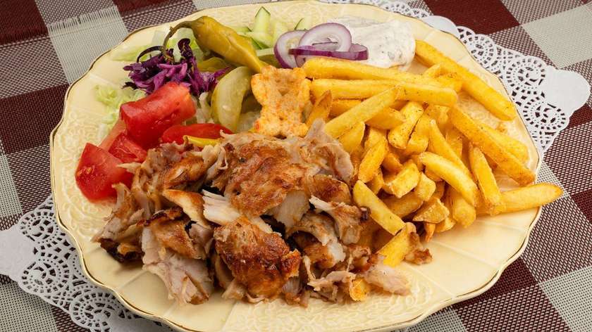 Kebabas lėkštėje