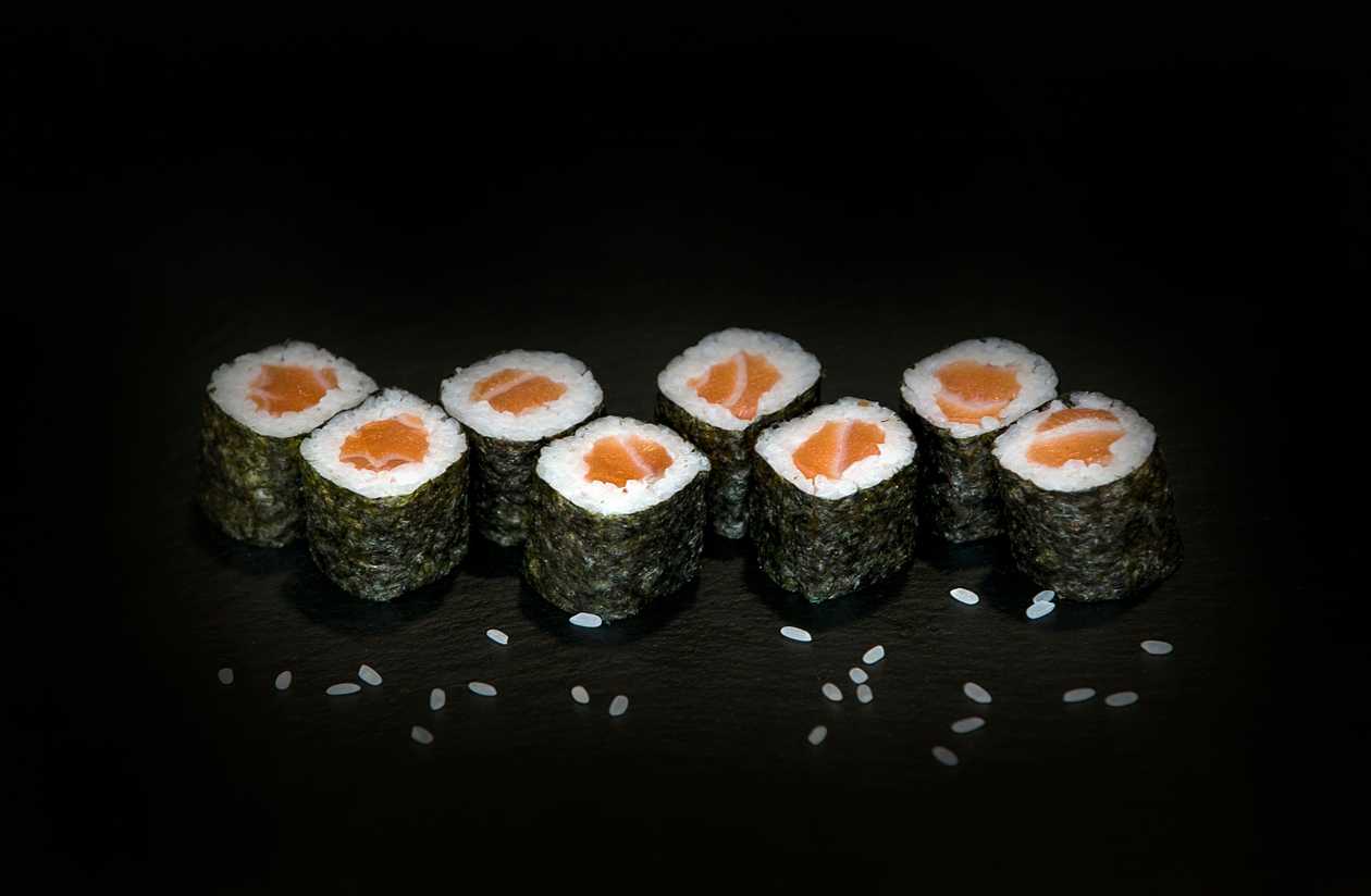 Salmon Hossomaki (8pcs)