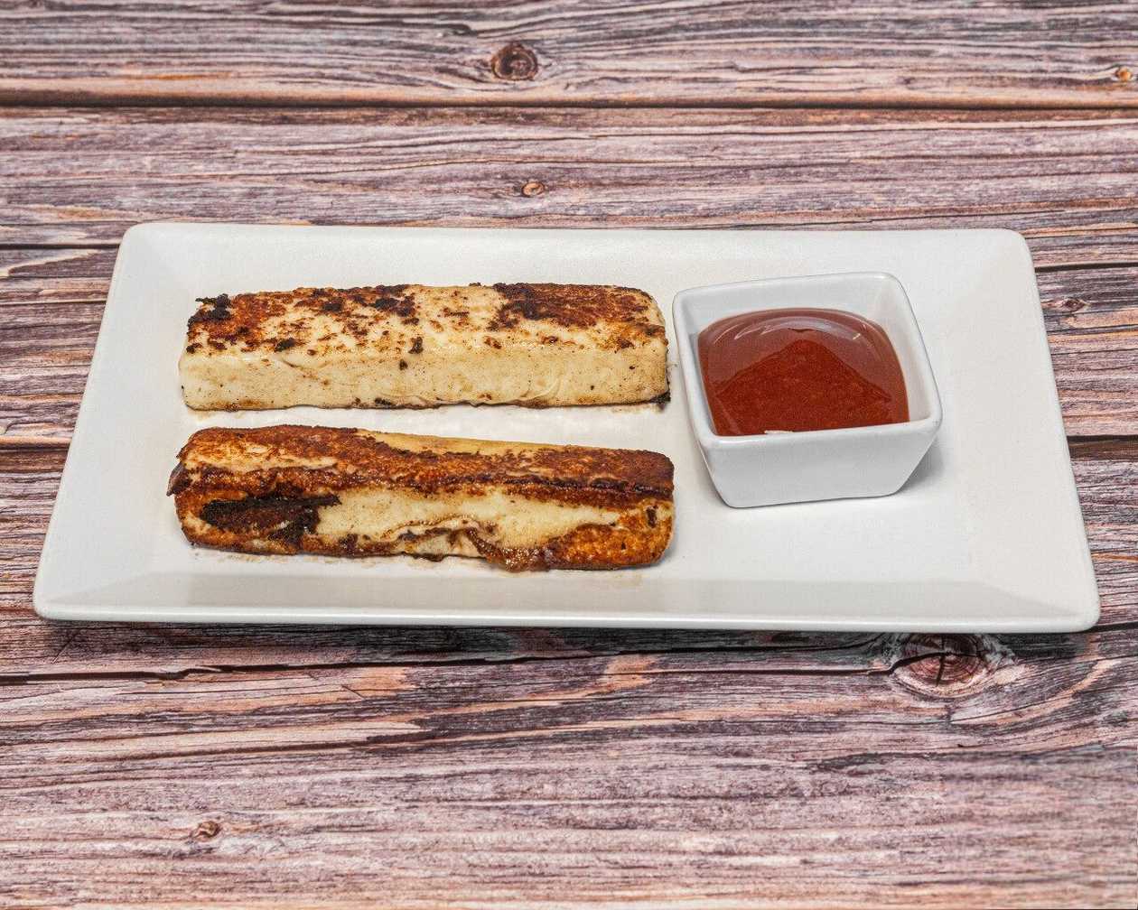Grilled cheese with guava sauce