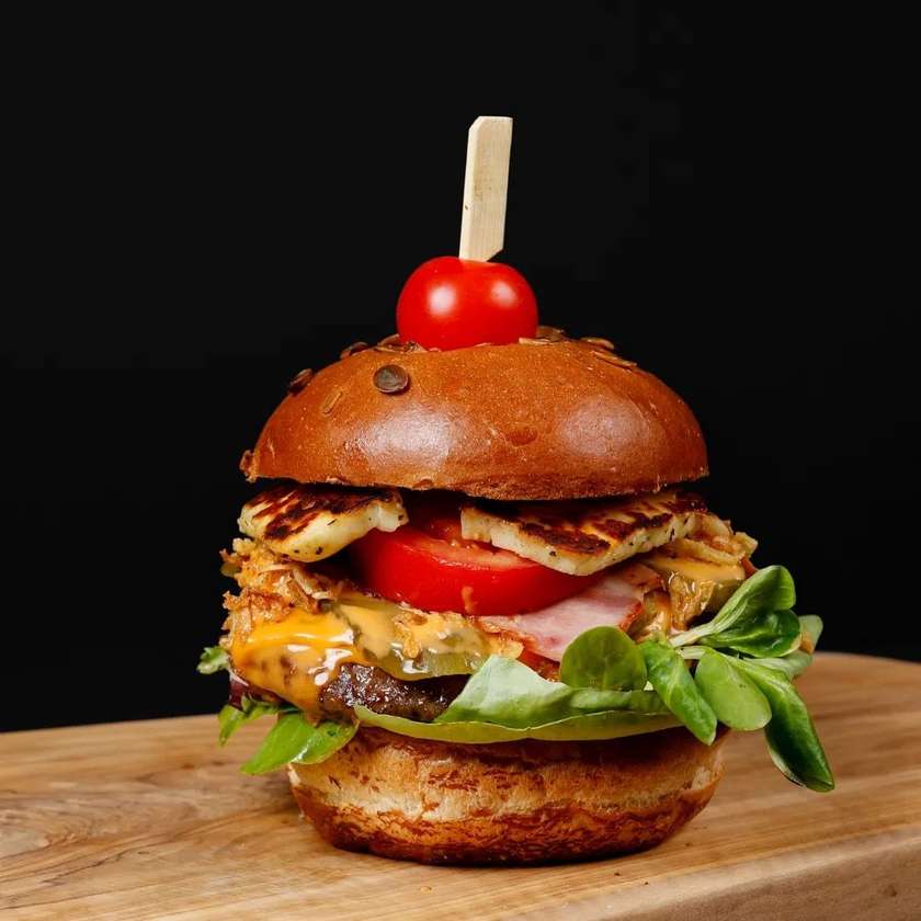 Beef Burger with Halloumi