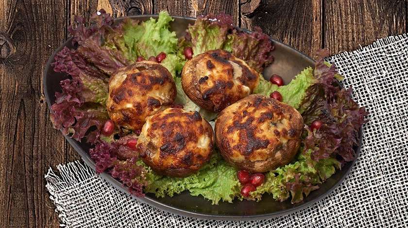Mushrooms Stuffed with Chicken and Cheese