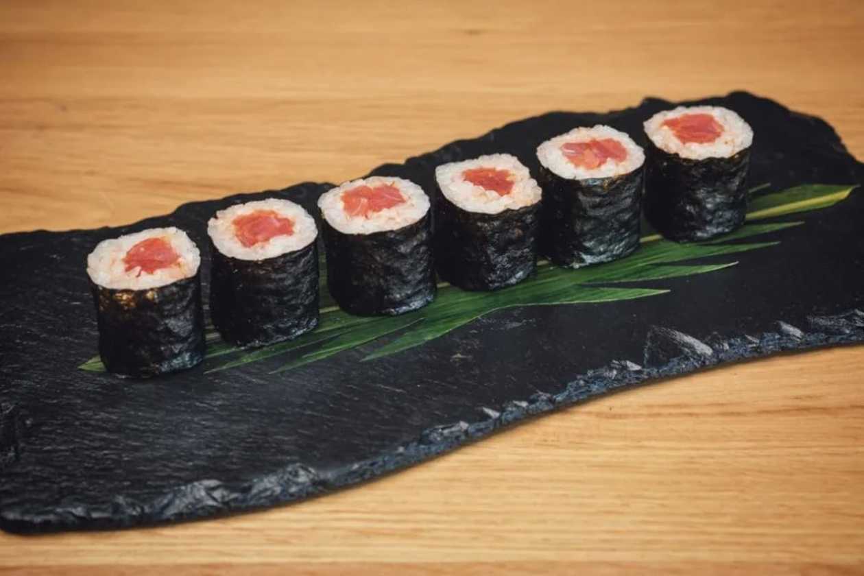 Spicy Tuna Hosomaki Rolls