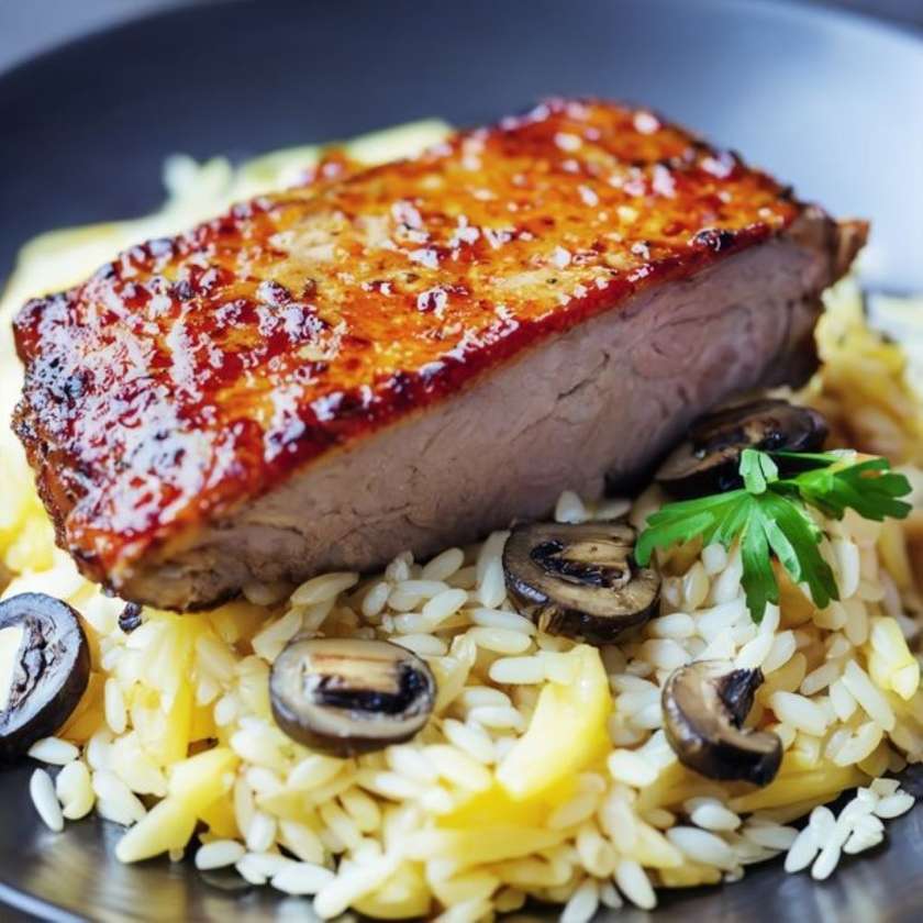 Pork slice on mushrooms with rice