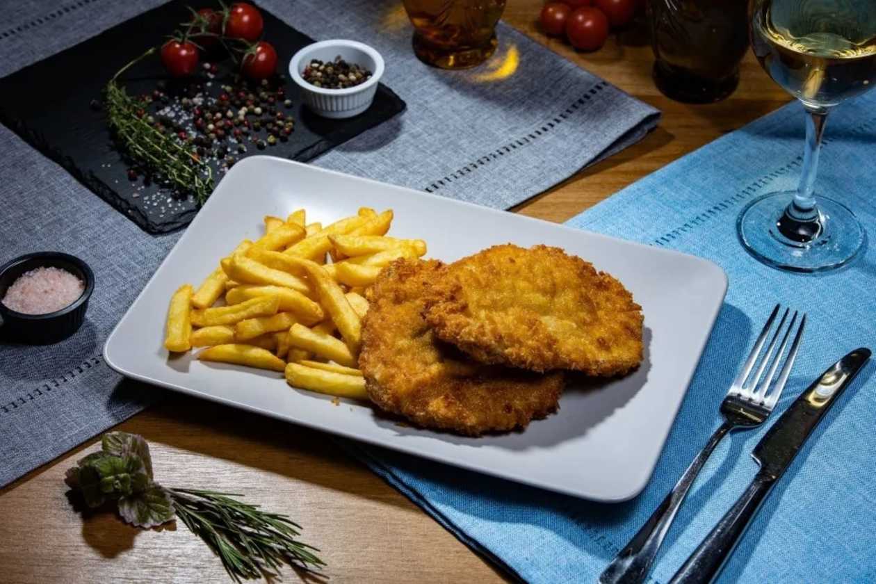 Breaded Chicken with Potatoes and Salad