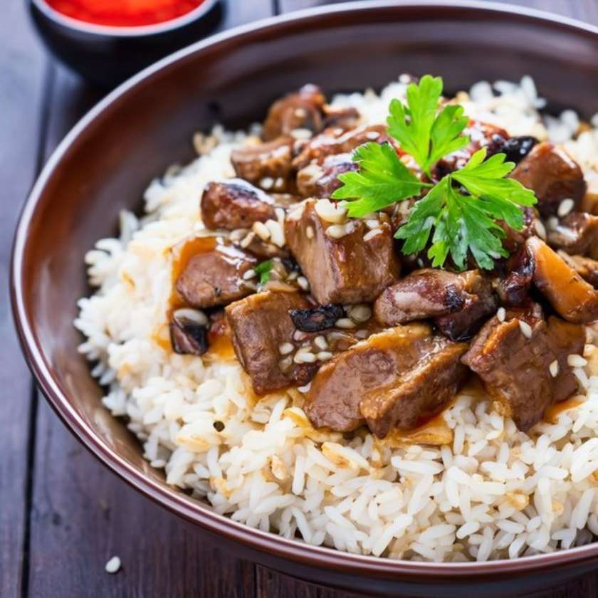 Beef slice on mushrooms with rice
