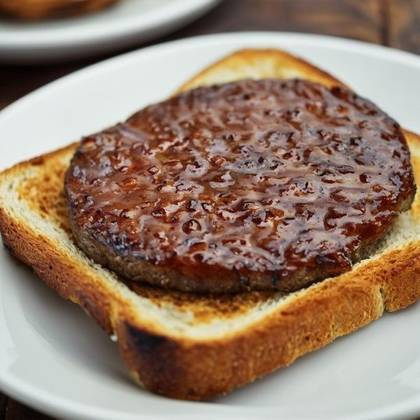 Toast s opekaným mäsom
