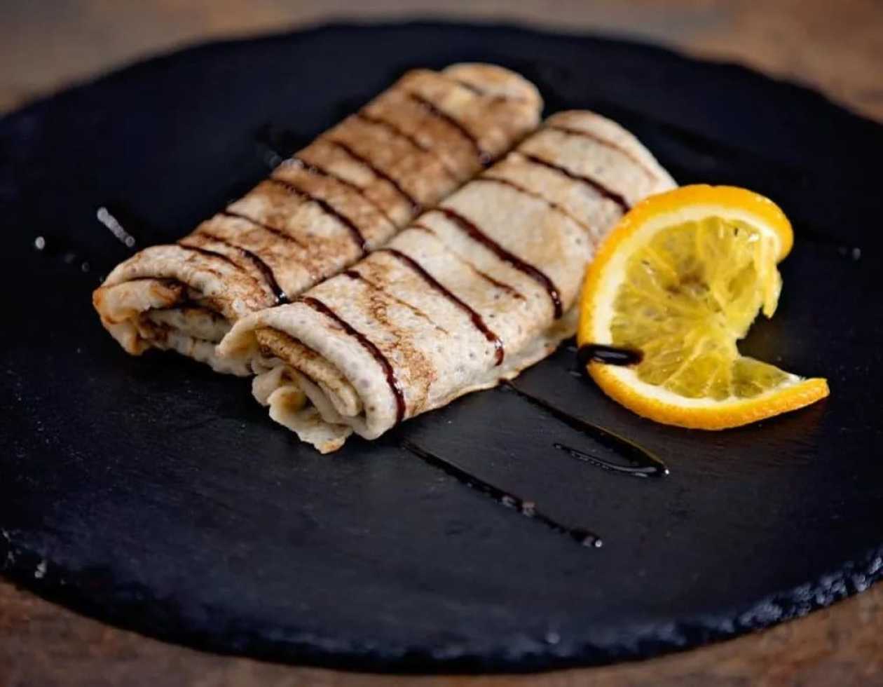 Crepes with Finetti