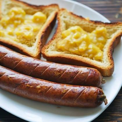 Toast s klobásou