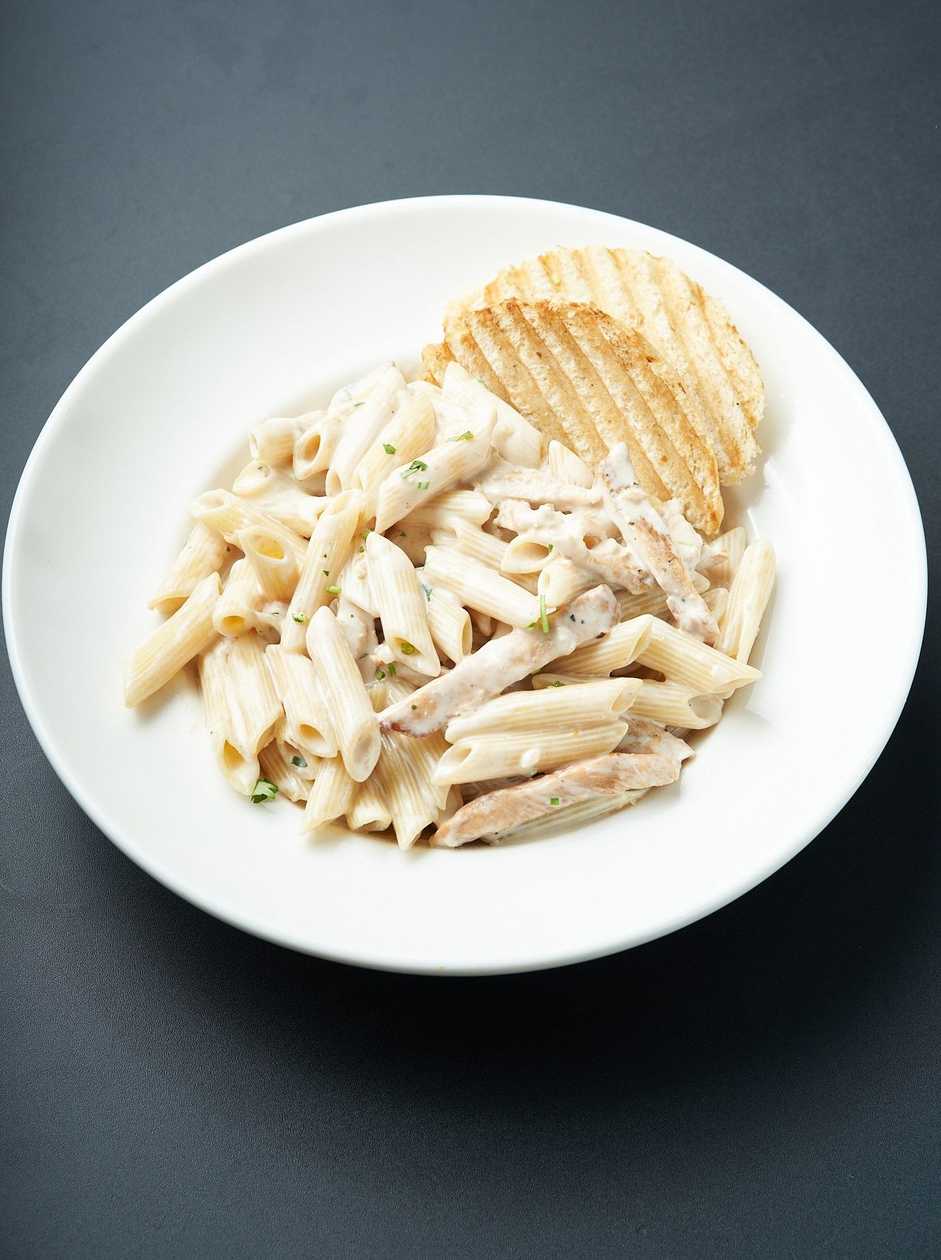 Chicken Alfredo pasta